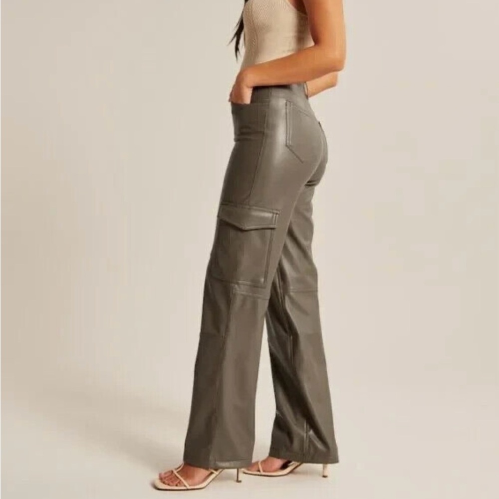 Abercrombie 90s Relaxed High Rise Vegan Leather Cargo Pants